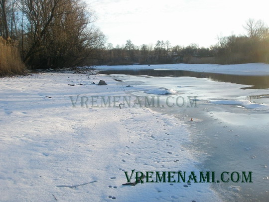 зимняя река
