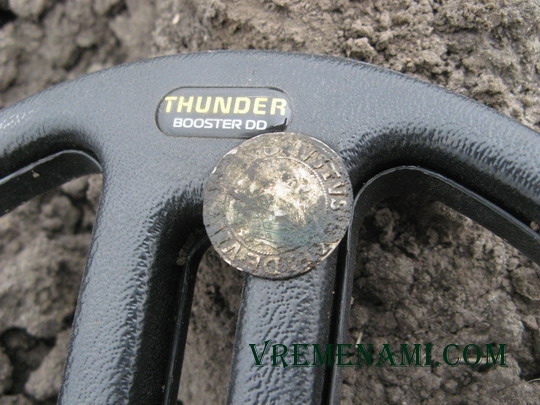 большая серебряная монета на nel thunder